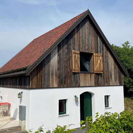 בית נופש Weinkeller Roeschitz *